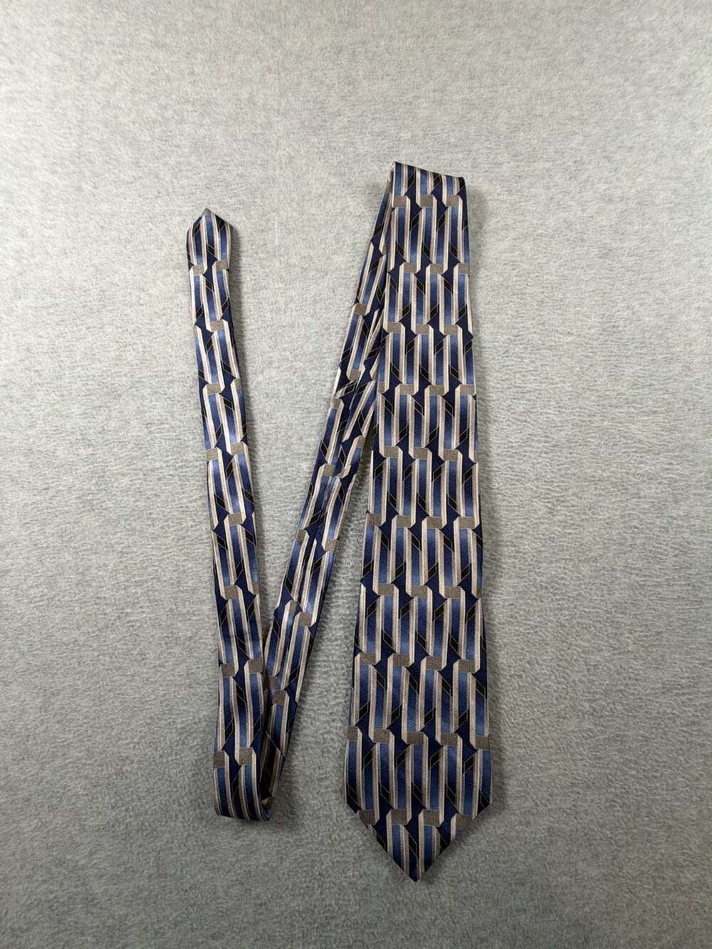 Louis Feraud Men's 100% Silk Geometric Pattern Necktie